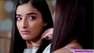 Alana Cruise en Emily Willis gebruik elke ander tong tot orgasme