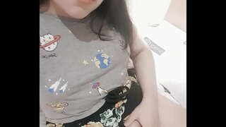 Sluty යොවුන් වීඩියෝ වාර්තා සඳහා ඇගේ තාත්තා