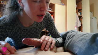 לייַדנשאַפטלעך סלאַפּי בלאָוודזשאָב פון פּעטיטע שיינקייט מיט קום אין מויל