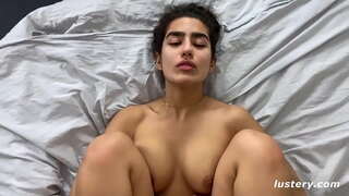 פּינינג איר לעגס איבער איר קאָפּ פֿאַר דיפּער דורך