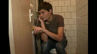 ���ሷ በቀዳሚ ግምገማዎች አሁን ትልቅ ዲክ ነው lad