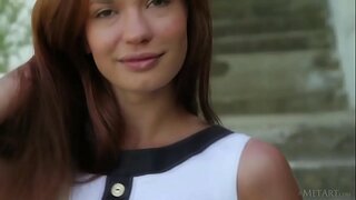 Ajoyib Yevropa teen Carolizi ochiq-oydin atrofida ahmoq