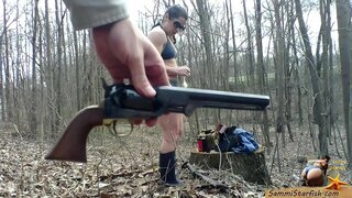 فتاة المزرعة والأسلحة النارية