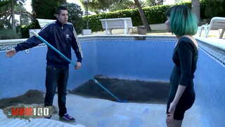 Emo teen sa zelenom kosom duboko sjebana i svršiti na lice