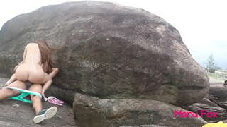 Порнозвезда Manu Фокс анальный секс мүшеқапсыз жыныстық қатынасқа түскен қоғамдық жағажайда