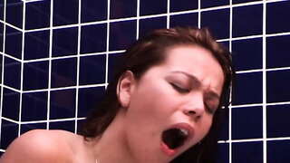 אין די וואַנע, זי געפרעגט פֿאַר פּאָץ אין די טאָכעס!!!